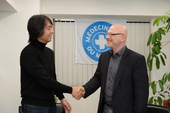 世界の医療団のパトリック・ダヴィッドと指揮者・柳澤寿男氏が対談