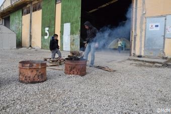 難民キャンプに冬が到来