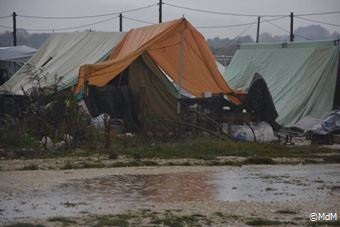 難民キャンプに冬が到来